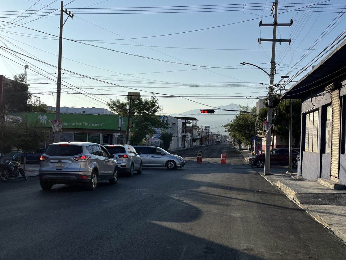 MoncloVial's tweet photo. ✅Abierto el paso vehicular Ave. Carranza de Blvd Pape a Calle Matamoros.

🚧❌Cerrado el paso de Matamoros a calle Guerrero Sur. 

🗣️⚠️‼️Tomar vías alternas para Zona centro, espera circulación lenta. #Monclova https://t.co/V3EGwHb51p