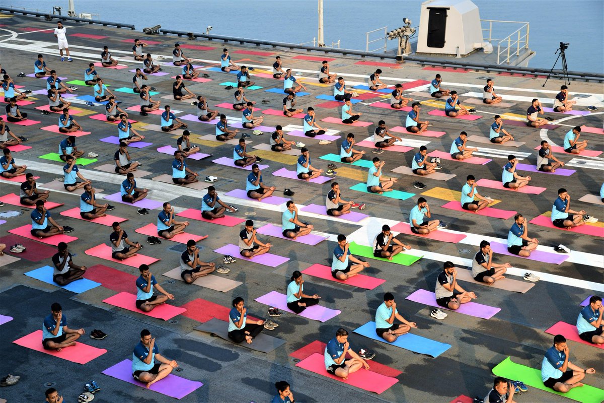 IN_R11Vikrant's tweet image. &quot;In the run-up to International Yoga Day on 21 Jun, a total of 350 personnel onboard INS Vikrant actively participated in a mass yoga session, reaffirming their commitment to physical wellness, mental discipline, and a healthy lifestyle at sea.&quot;
#IDY2025 #IN_WNC