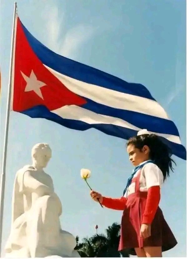#MartíVive... Tener en mi tumba un ramo de flores y una bandera...#TenemosMemoria #Cuba #LatirAvileño #CiegoEn26 #SinPerderUnDía #SísePuede