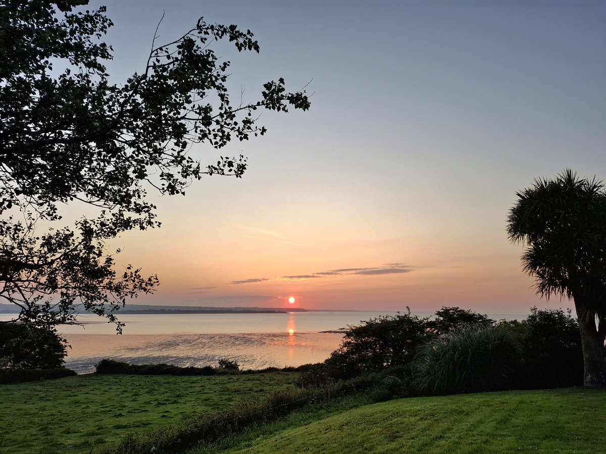 ClancyGallery's tweet image. Bloomsday sunrise viewed from @ClancyGallery this morning.
@cfdeise @Waterfordcamino @VisitWaterford @DungarvanTourism @WaterfordPocket @WaterfordCounci @WaterfordGrnWay @IrishArtsReview @DiscoverDungarv @VisitDungarvan @DvanChamber @Solasnamara @ColaistenaRinne