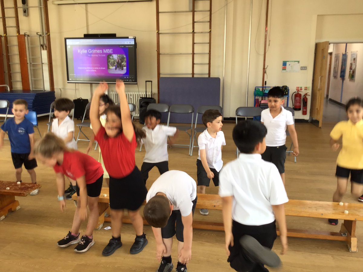 Today Year 1@JeffersClass took part in a fun sport event for sports week with our Paralympic squad #WeLoveSouthCamberley #WeLovePE