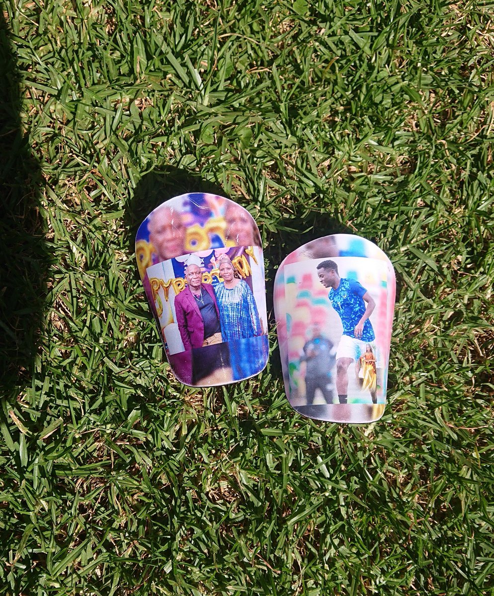 🔵 🔴 Une belle marque de reconnaissance de nos Intamba qui utilisent des protège-tibias à l'image de leurs parents. 

Voici en images les protège-tibias de Jordi Liongola et Jean Claude Girumugisha.