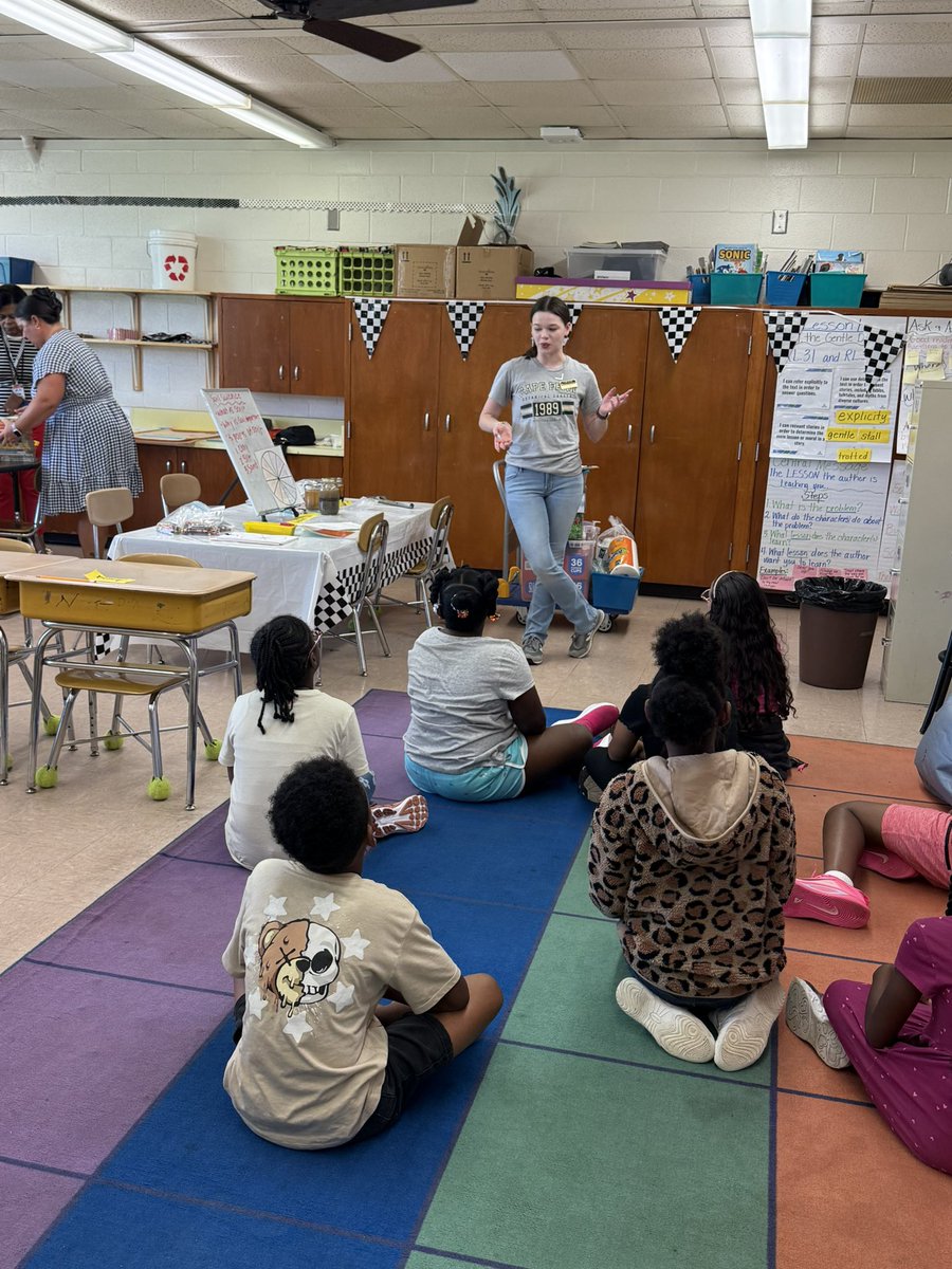 cshep8494's tweet photo. Our 3rd grade at Montclair are engaged in their in classroom field trip from the Botanical Garden learning about soil. @KetyClark #RTASummerLearning25 https://t.co/OVej3UeS6w