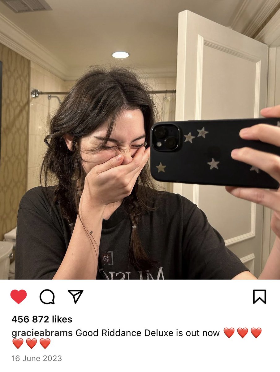 blockbellaout's tweet photo. happy two years of good riddance deluxe to all of those who celebrate 😭😭 https://t.co/6PPH0EKcOE