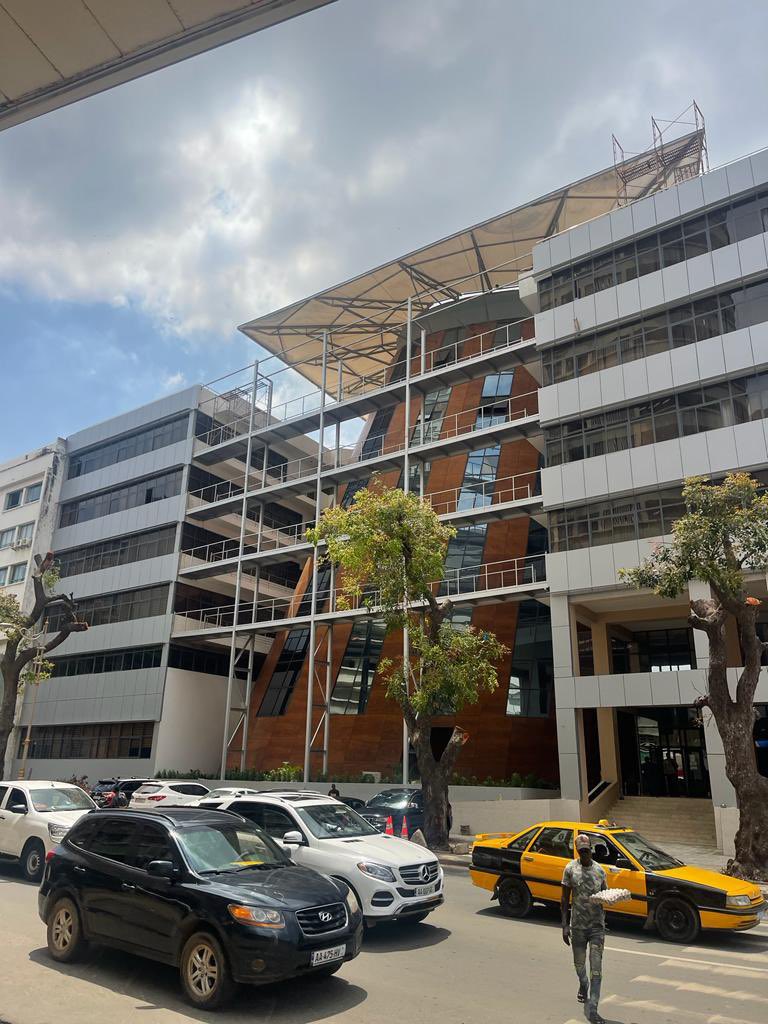 acbep2022's tweet photo. 🏛️ Nouveau siège de la Cour des Comptes – Un Joyau Architectural !

Situé sur le boulevard de la République à Dakar, le nouveau siège de la Cour des Comptes est un édifice moderne, conçu pour répondre aux besoins d’un organe de contrôle de haut niveau. https://t.co/5mypeCq3Mi