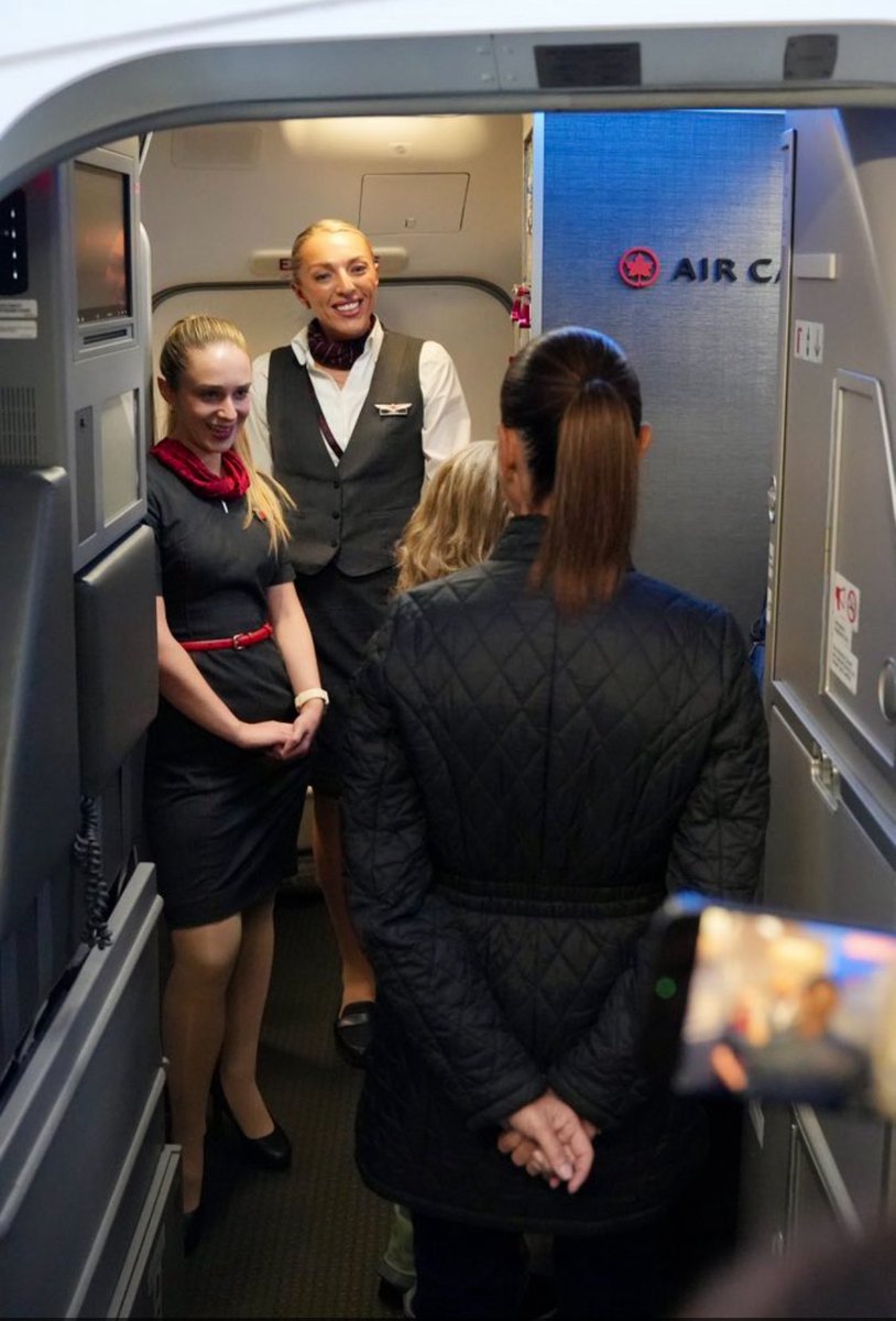 Mexico’s President Claudia Sheinbaum flew to Canada for the G7…
ON AIR CANADA. 🫣

Not even her own jet?
Imagine choosing Air Canada on purpose.
WTF is going ON