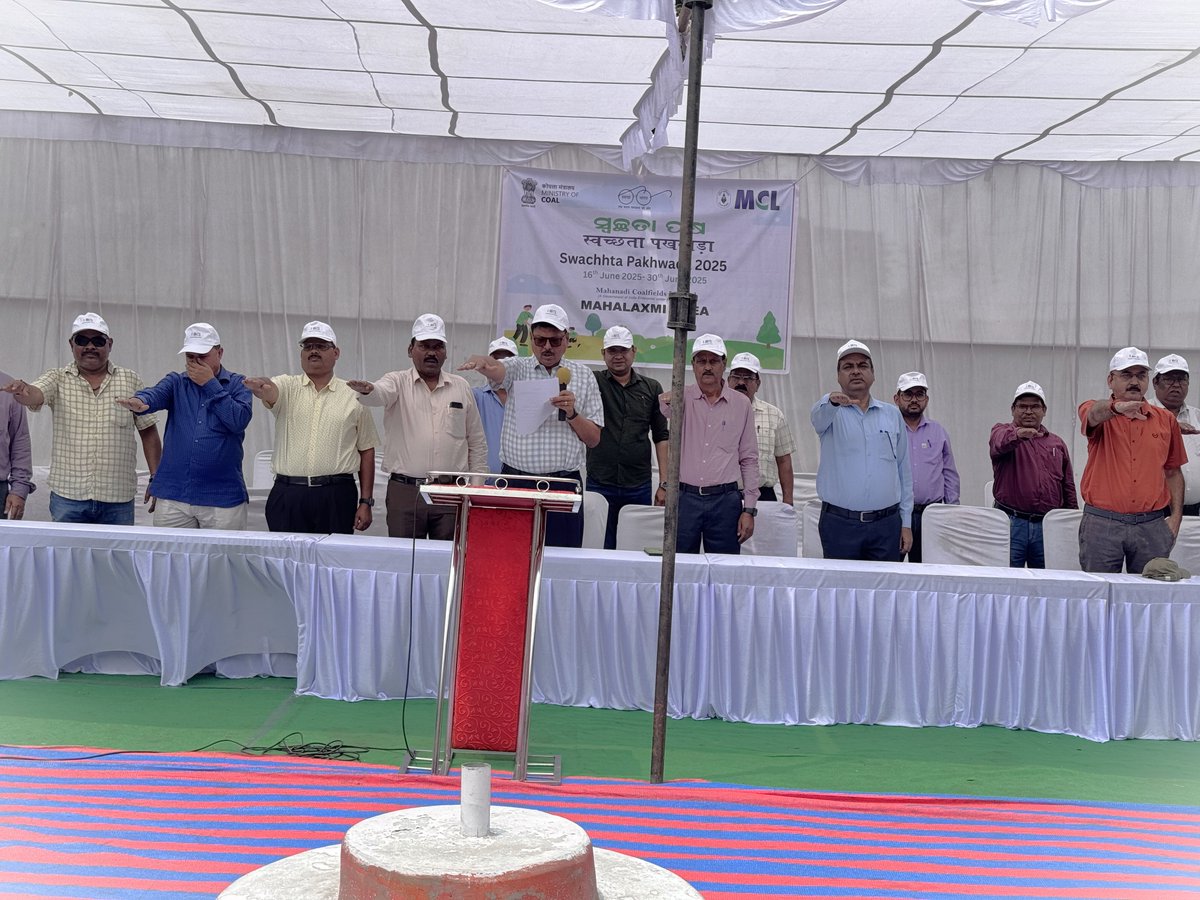 Mahalaxmi_MCL's tweet photo. As part of #SwachhataPakhwada, a Pledge-Taking Ceremony &amp; Shramdaan drive was held on 16 June at GM Office, Mahalaxmi Area. Led by GM Shri S. Ojha &amp; senior officials, the event promoted cleanliness, sustainable practices &amp; plastic-free living #CleanIndia @CoalMinistry https://t.co/ifOQFjRuGc