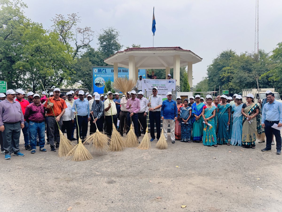 Mahalaxmi_MCL's tweet photo. As part of #SwachhataPakhwada, a Pledge-Taking Ceremony &amp; Shramdaan drive was held on 16 June at GM Office, Mahalaxmi Area. Led by GM Shri S. Ojha &amp; senior officials, the event promoted cleanliness, sustainable practices &amp; plastic-free living #CleanIndia @CoalMinistry https://t.co/ifOQFjRuGc