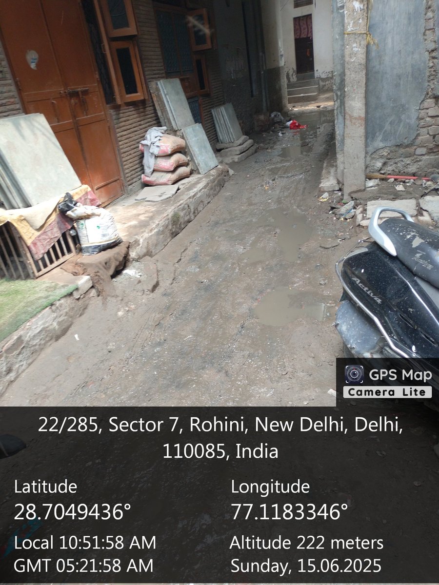 Devende86005764's tweet photo. @gupta_rekha @PMOIndia @LtGovDelhi @dcrohinizone @DelhiJalBoard दिल्ली जल बोर्ड ने 1 महीने से सड़क बने से रुकवा रखी है सीवर ठीक होते नहीं यहां पर इससे ज्यादा नर्क और कहां मिलेगा यह ट्रिपल इंजन सरकार है हर रोज शिकायत करते हैं परंतु किसी विभाग को कोई असर नहीं https://t.co/PphdufXBVm