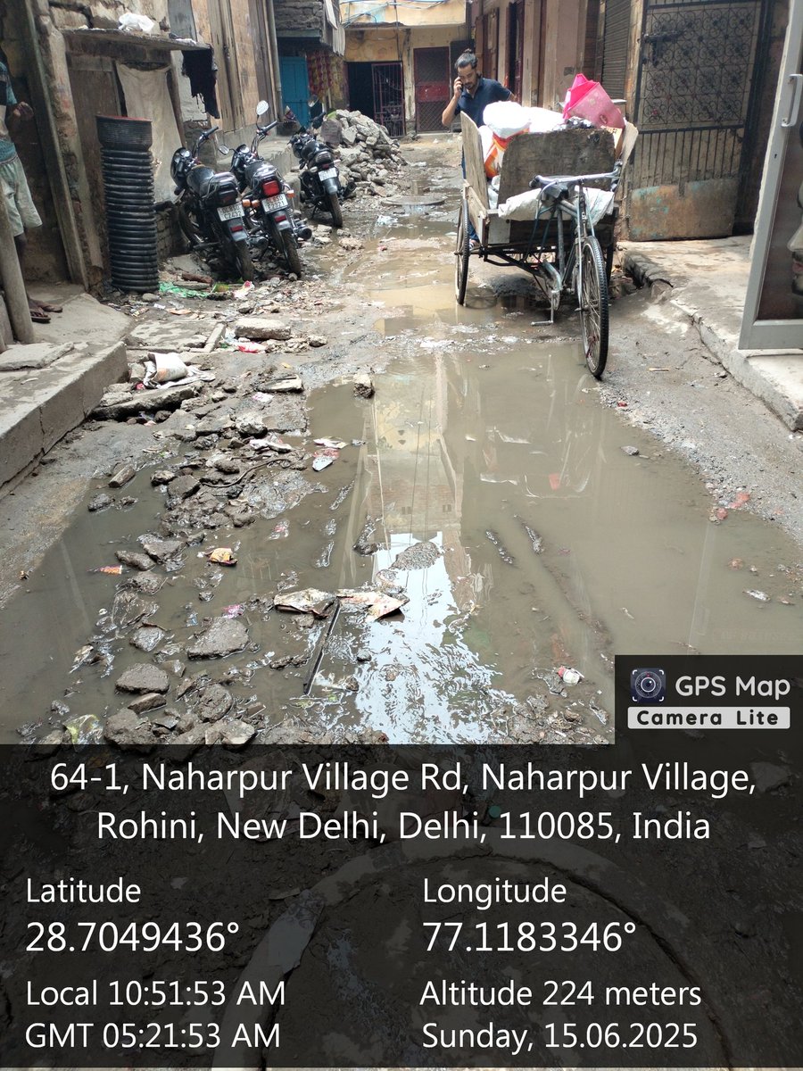 Devende86005764's tweet photo. @gupta_rekha @PMOIndia @LtGovDelhi @dcrohinizone @DelhiJalBoard दिल्ली जल बोर्ड ने 1 महीने से सड़क बने से रुकवा रखी है सीवर ठीक होते नहीं यहां पर इससे ज्यादा नर्क और कहां मिलेगा यह ट्रिपल इंजन सरकार है हर रोज शिकायत करते हैं परंतु किसी विभाग को कोई असर नहीं https://t.co/PphdufXBVm