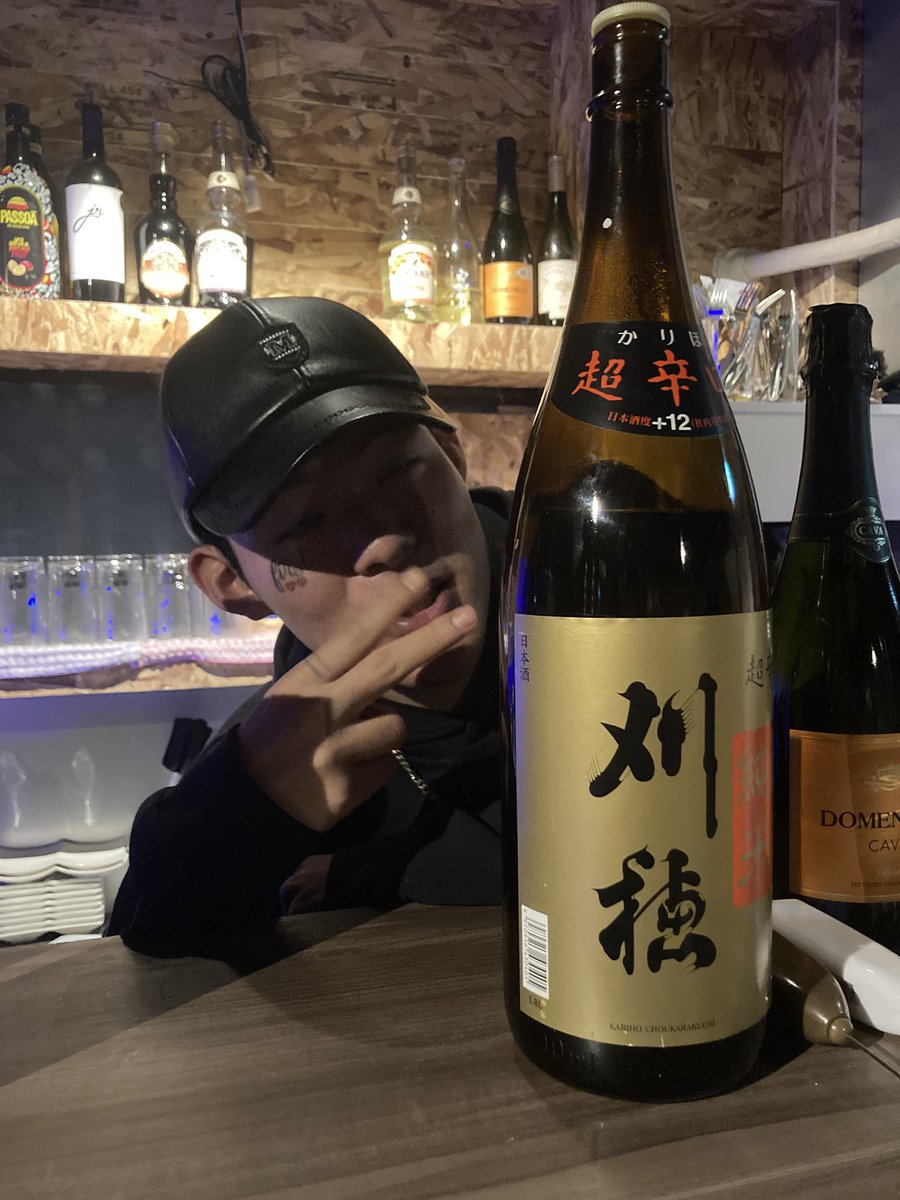 社長さんおすすめのバナナの香りがする日本酒！
十三の楽しいバー行って来ました！

@sakabashimauma #十三バー #十三 #バー