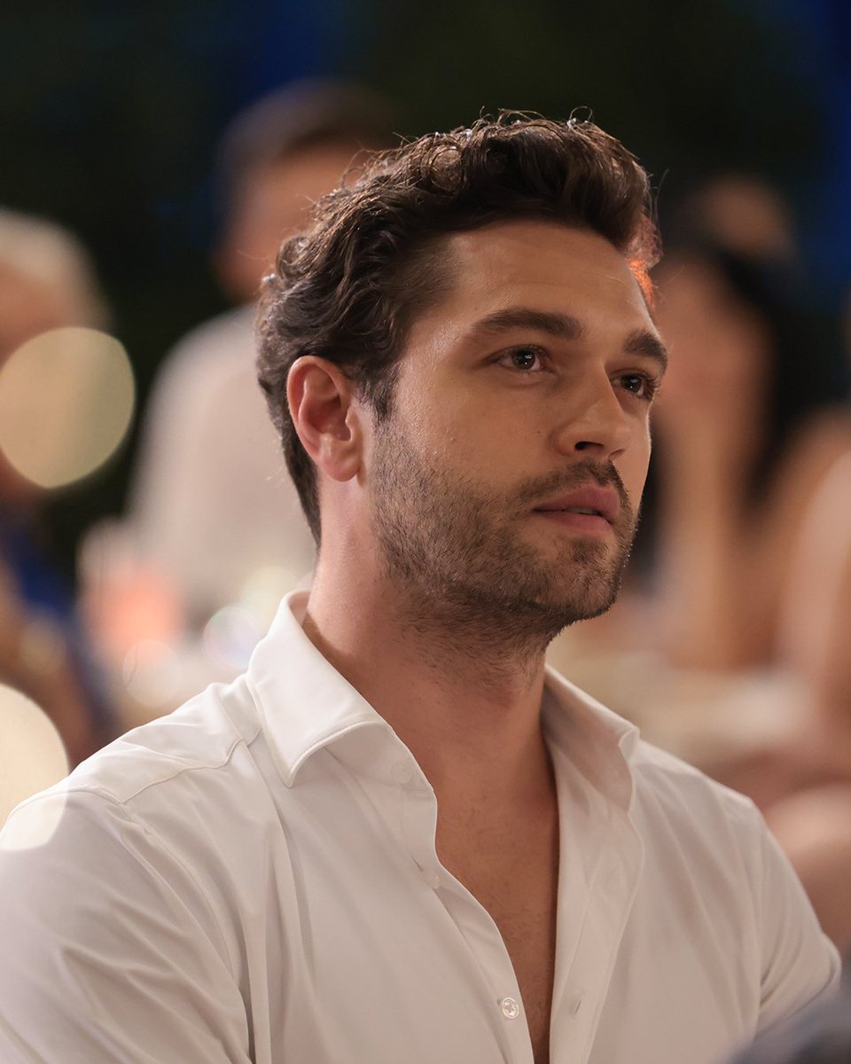 #Pera bomba gibi geliyor 💣

Edindiği başarılarla büyük bir hayran kitlesine sahip olan #AfraSaraçoğlu başrolünde oynayacağı Pera da , güzel oyuncuya #FurkanAndıç eşlik edecek.