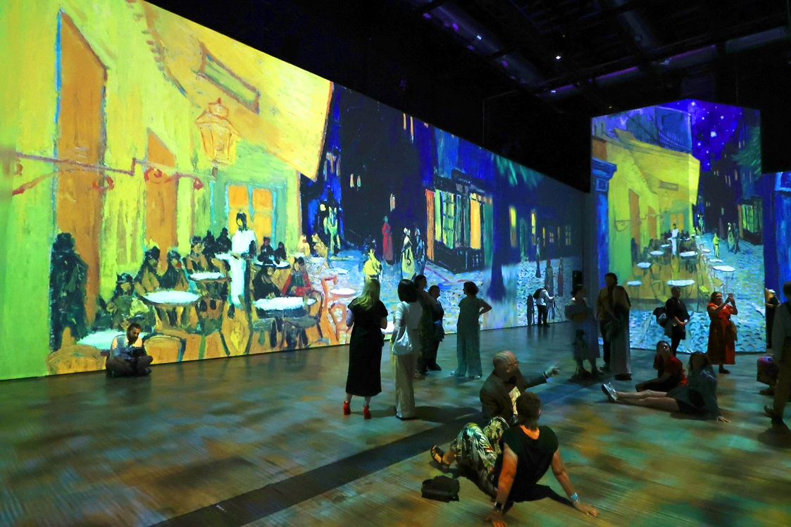 LiverpoolTIC's tweet photo. 🎨 Beyond Monet (UK premiere!) &amp; Beyond Van Gogh return to Liverpool this July!

 🌻New immersive features
 🍽️Monet dining experience – 16 July
 🧘‍♀️Yoga, painting &amp; more
 📍@yourECL 15 July – 15 Aug
 🎟️Book: https://t.co/ikA1fJ3KzP
.
#BeyondMonet #BeyondVanGogh #LiverpoolEvents https://t.co/j0Qo2ZBnO8