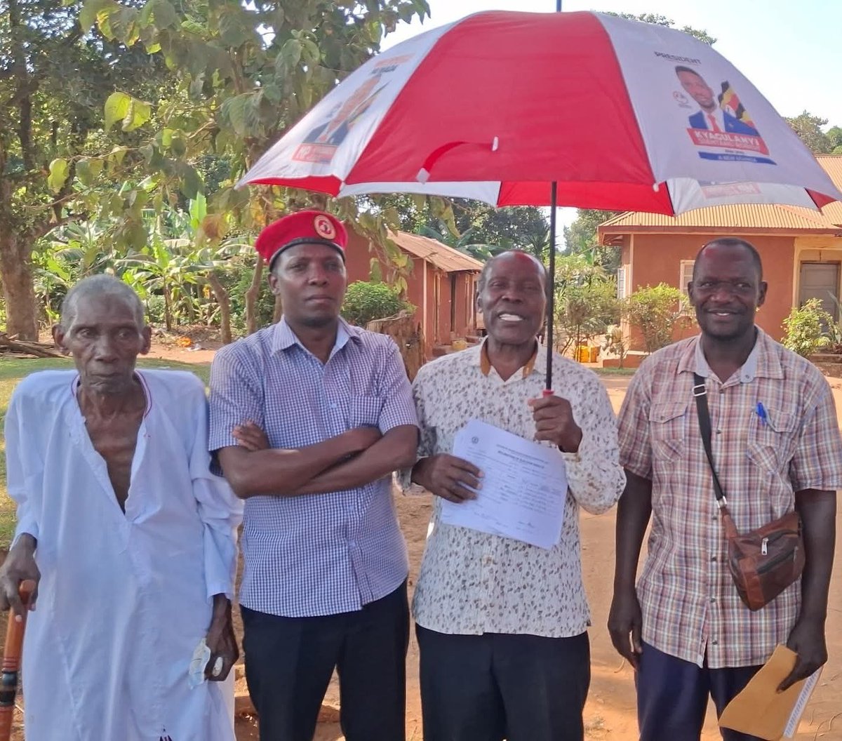 NkunyingiMuwad1's tweet photo. #MAGERE Village older persons Comittee Chairmanship won by National Unity Platform @NUP_Ug
Muzei MUWONGE JOHN and entire Comittee was won by NUP. I joined several of our elderly persons and so far several NUP Candidates have been declared winners across Kyadondo East.
@NkunyingiMuwad1 -MP
Chairperson NUP KYADONDO EAST TASK FORCE
@HEBobiwine @DavidLRubongoya @JoelSsenyonyi