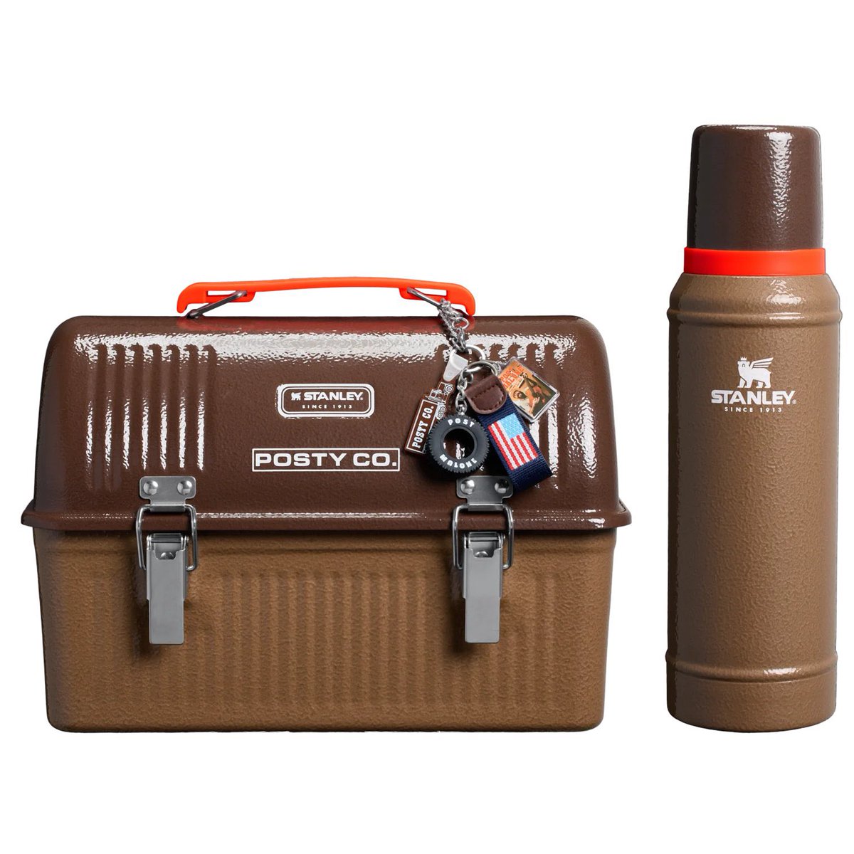snkr_twitr's tweet photo. AD: ALMOST LIVE
Stanley 1913 &amp; Post Malone Collection

40oz w/pouch https://t.co/5SQmYsw8St

40oz https://t.co/3VNKWXiTjA

Lunch Box Set https://t.co/TSFm5Lj0vW

8oz Flask https://t.co/dbT1zQliDD

16oz Stacking Beer Pint https://t.co/8d9JHG3se8 https://t.co/dL0DNchBKK