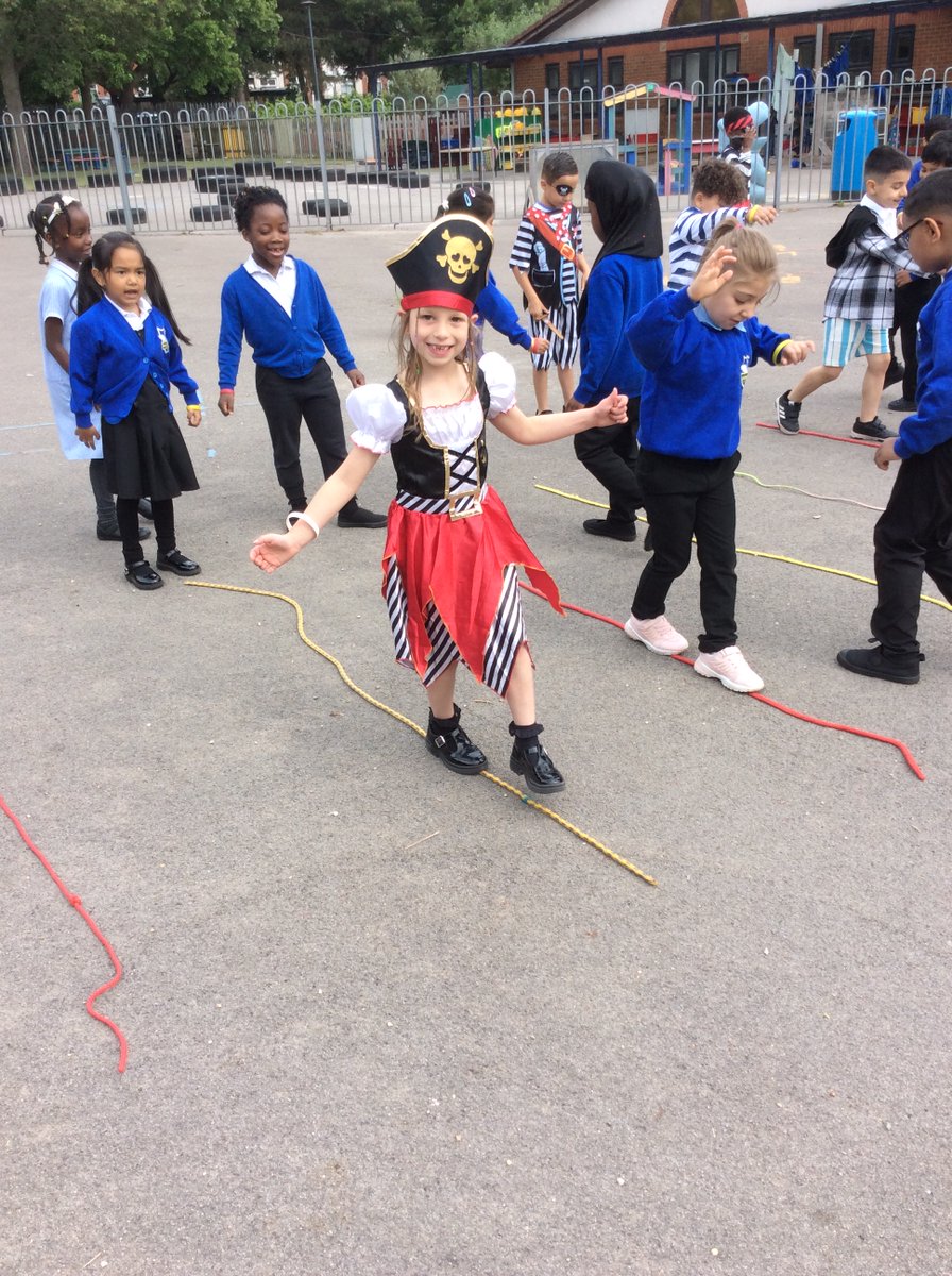 Year 1 took part in PIRATE DAY last week. We had Captain DanTastic from @DanTasticEducation join us for a fun-filled pirate theme event. We wore fearsome costumes and explored real artefacts!