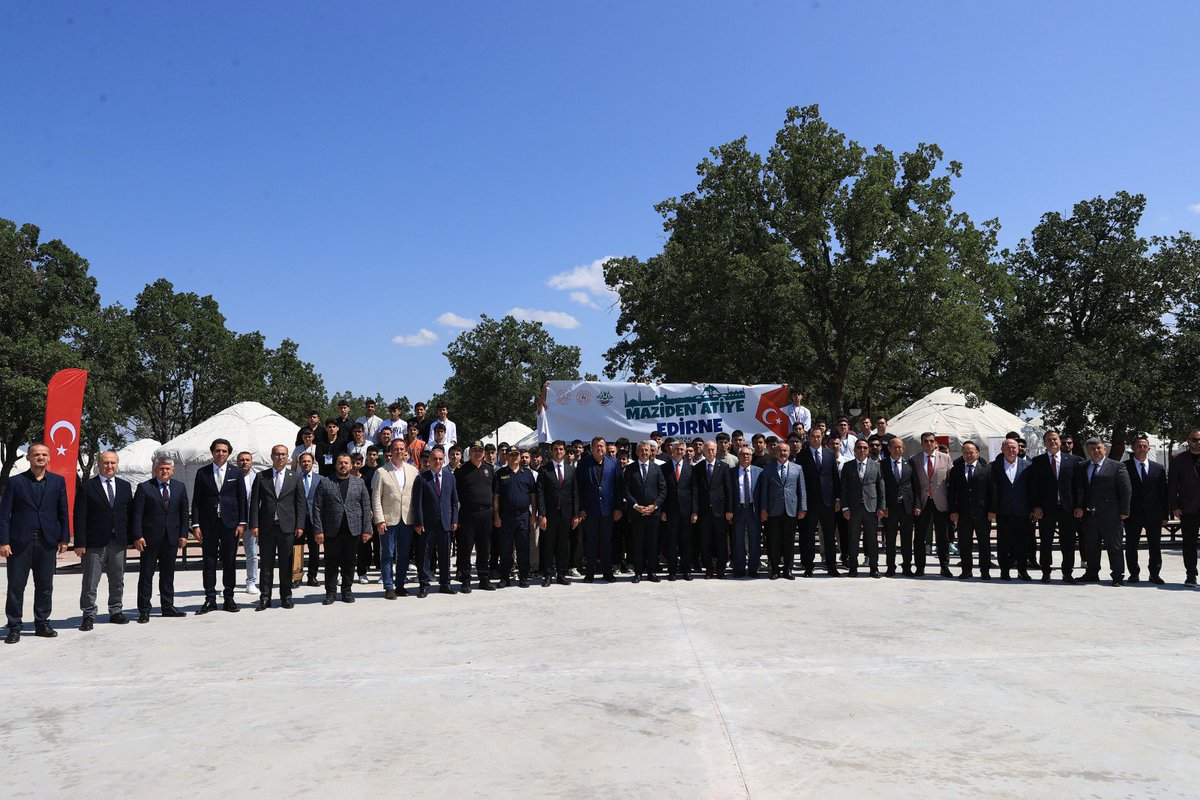 “Türkiye Yüzyılı'nda Maziden Atiye Edirne” kamp programı düzenlenen törenle başladı.

Program kapsamında Balıkesir, Bursa, Çanakkale, Kocaeli, Kırklareli, İzmir, İstanbul, Tekirdağ, Yalova ve Edirne'den katılacak öğrenciler; bir hafta boyunca sportif yarışmalar, geleneksel