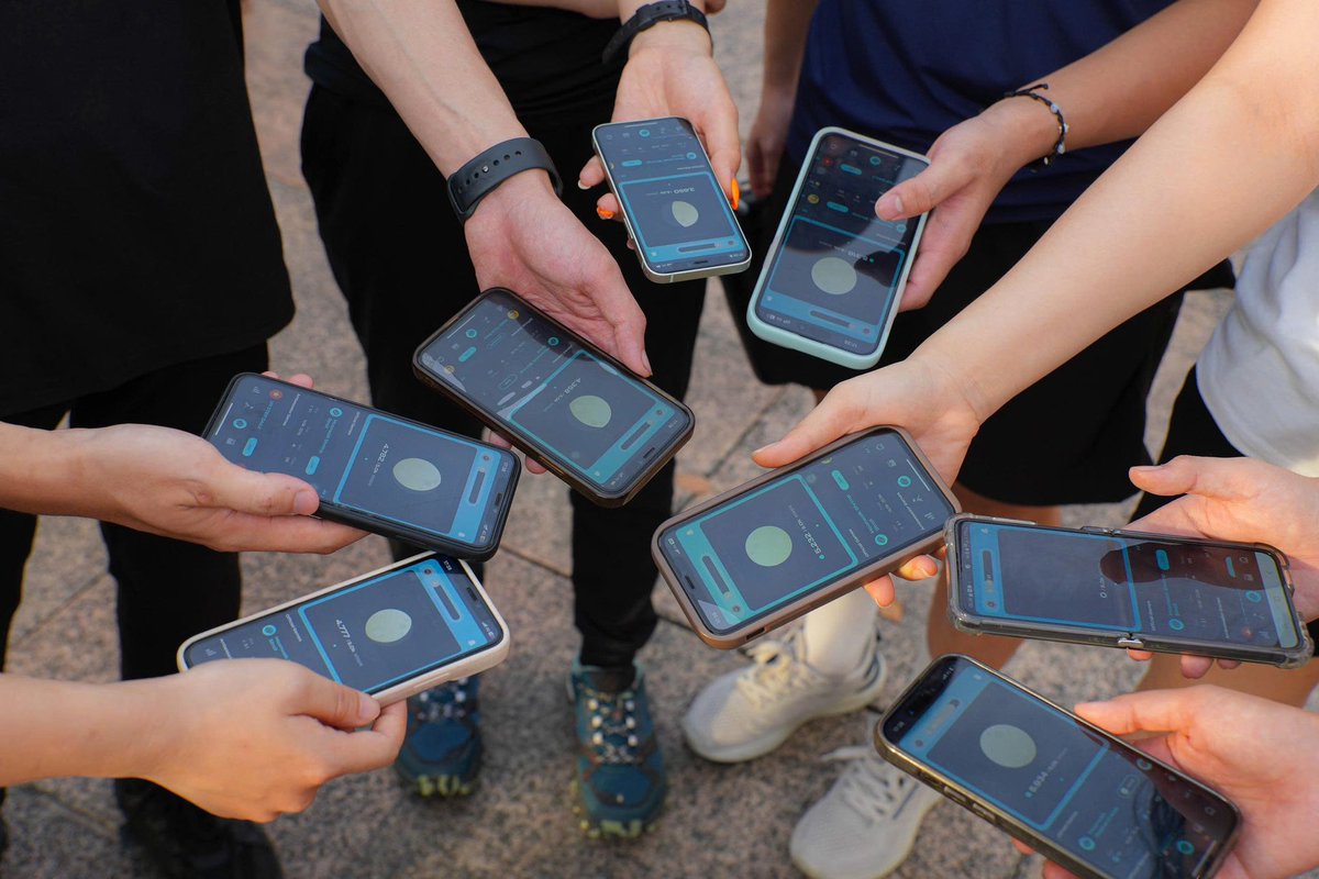 Da Nang, that was unreal! The energy from our first Sunset Walk was just off the charts. Nearly 50 people came, walked, and that view... wow.
Couldn't have done it without the awesome support from <a href="/SuperteamVN/">Superteam Vietnam</a> &amp; <a href="/moonwalkfitness/">Moonwalk Fitness 🌓👟</a> <a href="/metasal_/">metasal 🇦🇺</a>