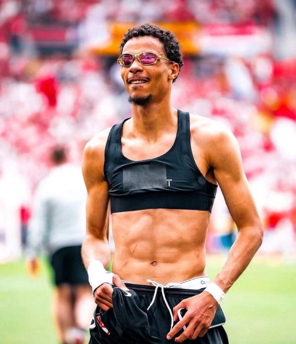 🚨 NEW: Manchester United have spoken to Hugo Ekitike's agents in the recent days. However, at the moment there is still no club-to-club contact with Frankfurt. 

Ekitike is an expensive option but he’s appreciated by the club, and also Christopher Vivell, who knows the player