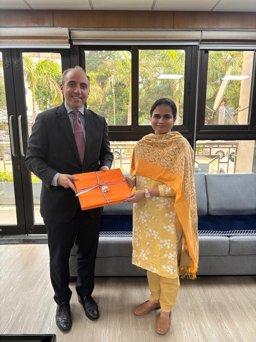 NL Consulate Mumbai (@nlinmumbai) on Twitter photo Consul General Nabil Taouati met Director General of Police #Gujarat <a href="/VikasSahayIPS/">Vikas Sahay, IPS</a> and Head FRRO - #ShwetaShrimali in Ahmedabad to strengthen cooperation on consular affairs amid growing Dutch interest in <a href="/VibrantGujarat/">Vibrant Gujarat</a>. Consul General Nabil Taouati met Director General of Police #Gujarat <a href="/VikasSahayIPS/">Vikas Sahay, IPS</a> and Head FRRO - #ShwetaShrimali in Ahmedabad to strengthen cooperation on consular affairs amid growing Dutch interest in <a href="/VibrantGujarat/">Vibrant Gujarat</a>.