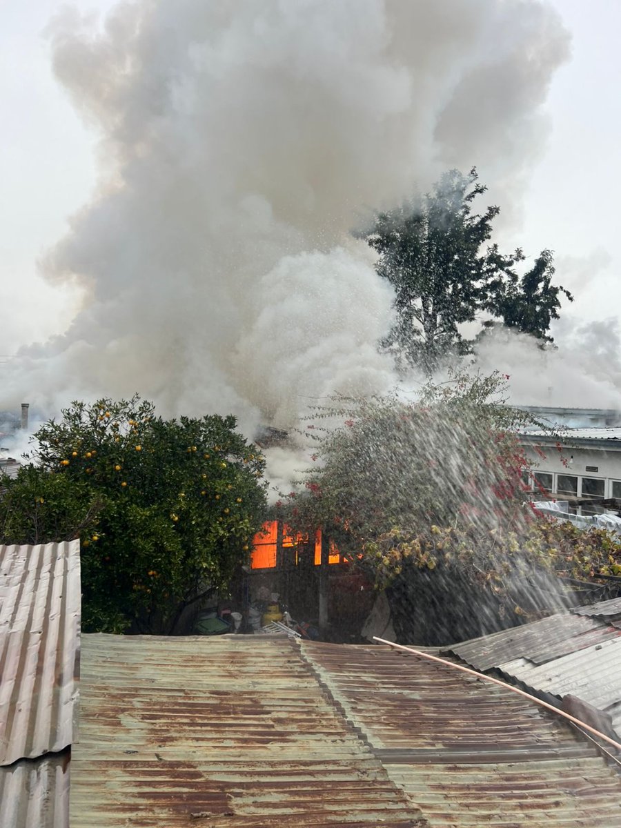 Bayron López (@bayron_lopez01) on Twitter photo !!AHORA!! Bomberos #Santiago declara 2da alarma de incendio por fuego en casa habitación con peligro de propagación en Blanco Fombona y Buen Orden comuna de #Independencia <a href="/reddeemergencia/">Red de Emergencia ONG</a> <a href="/Pabl0Manzanares/">EMERGENCIAS CHILE.</a> <a href="/BomberosdeChile/">Bomberos de Chile</a> !!AHORA!! Bomberos #Santiago declara 2da alarma de incendio por fuego en casa habitación con peligro de propagación en Blanco Fombona y Buen Orden comuna de #Independencia <a href="/reddeemergencia/">Red de Emergencia ONG</a> <a href="/Pabl0Manzanares/">EMERGENCIAS CHILE.</a> <a href="/BomberosdeChile/">Bomberos de Chile</a>