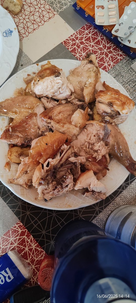 Vamos que es lunes. Buenos medios días. <a href="/mjhidalgoconde/">M.José Hidalgo Conde</a> <a href="/MJLetrada/">María Jesús Letrada</a> <a href="/mablanco60/">Angeles Blanco Rguez</a> <a href="/Makakin2/">Makakín, Mak para los amigos.💚💙</a> <a href="/escar_gm/">Escarlata Gutiérrez ⚖️</a> <a href="/Leia19ABY/">Yolanda Alvarez</a> <a href="/gisb_sus/">Perdona, soy artista 💚</a> <a href="/toro_an/">ana</a> 
youtu.be/jrzfe-iEQfs