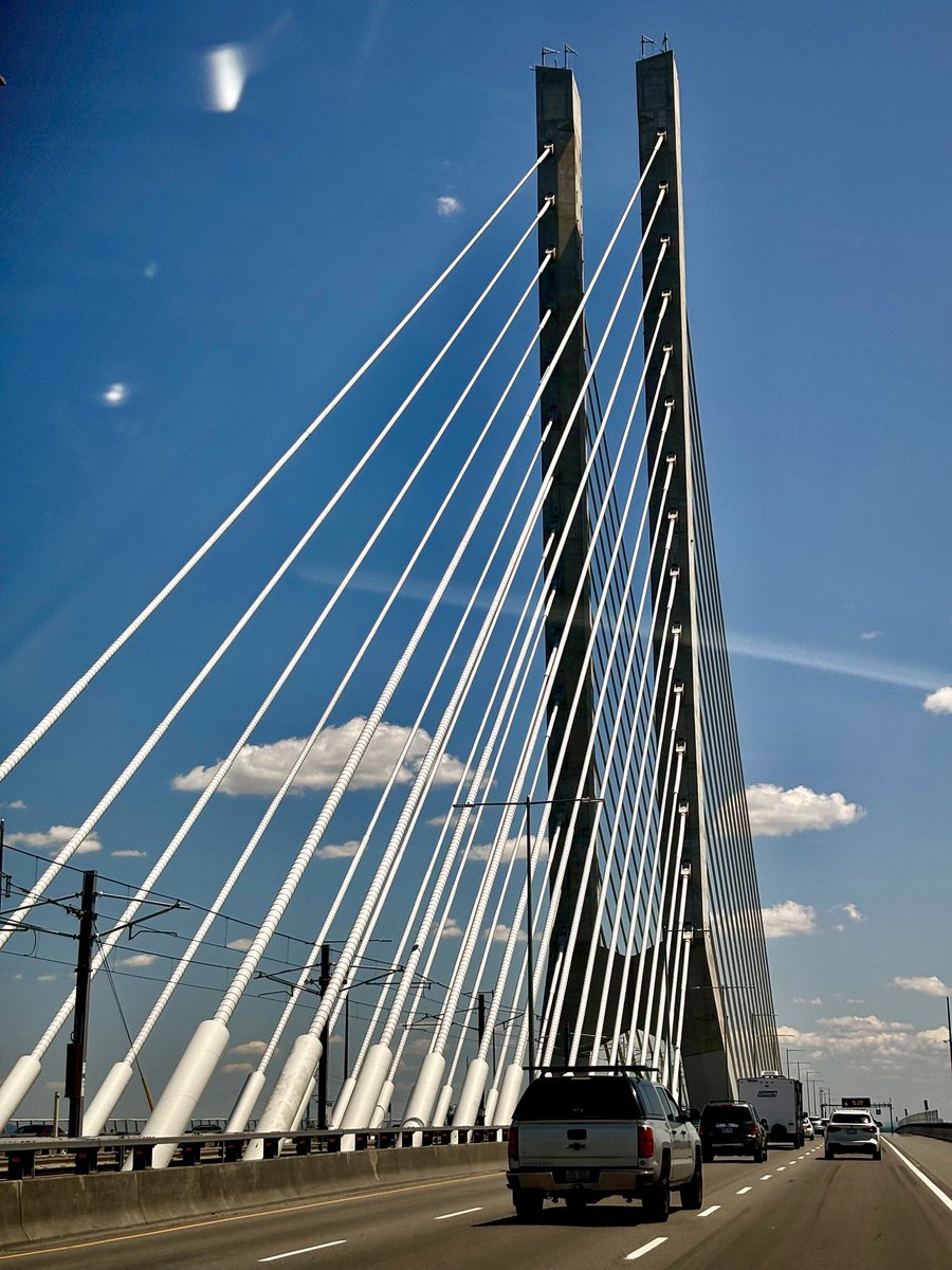 MichelineWilkie's tweet photo. Jour et nuit : Pont Samuel-De-Champlain & Pont Jacques-Cartier. 💙🌇 @Monmontreal @Montreal @TourismeQuebec #PontChamplain #PontJacquesCartier https://t.co/Y3qrE2sye5
