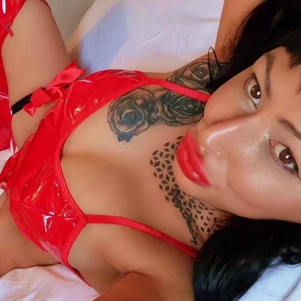 SmokingGoddesss's tweet photo. Your red goddess 😍 https://t.co/NBqwOKZcwq