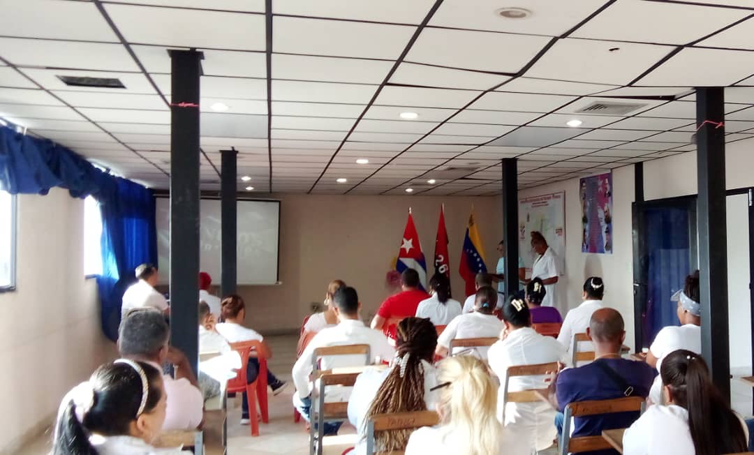 En la mañana de hoy se realiza matutino en la Coordinación del Estado Yaracuy donde se da a conocer las noticias nacionales e internacionales y se le rinde Homenaje a  la heroína Vilma Espin.
#CubaPorLaVida