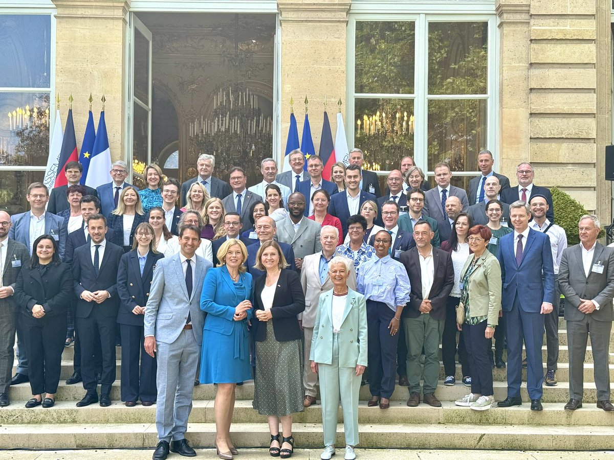 Aujourd’hui à Paris, l’Assemblée parlementaire franco-allemande a enfin repris ses travaux pour renforcer notre coopération ! Je suis très fière d’avoir été réélue co-présidente avec Andreas Jung.

Nous avons adopté un texte sur la création d’un centre d’innovation