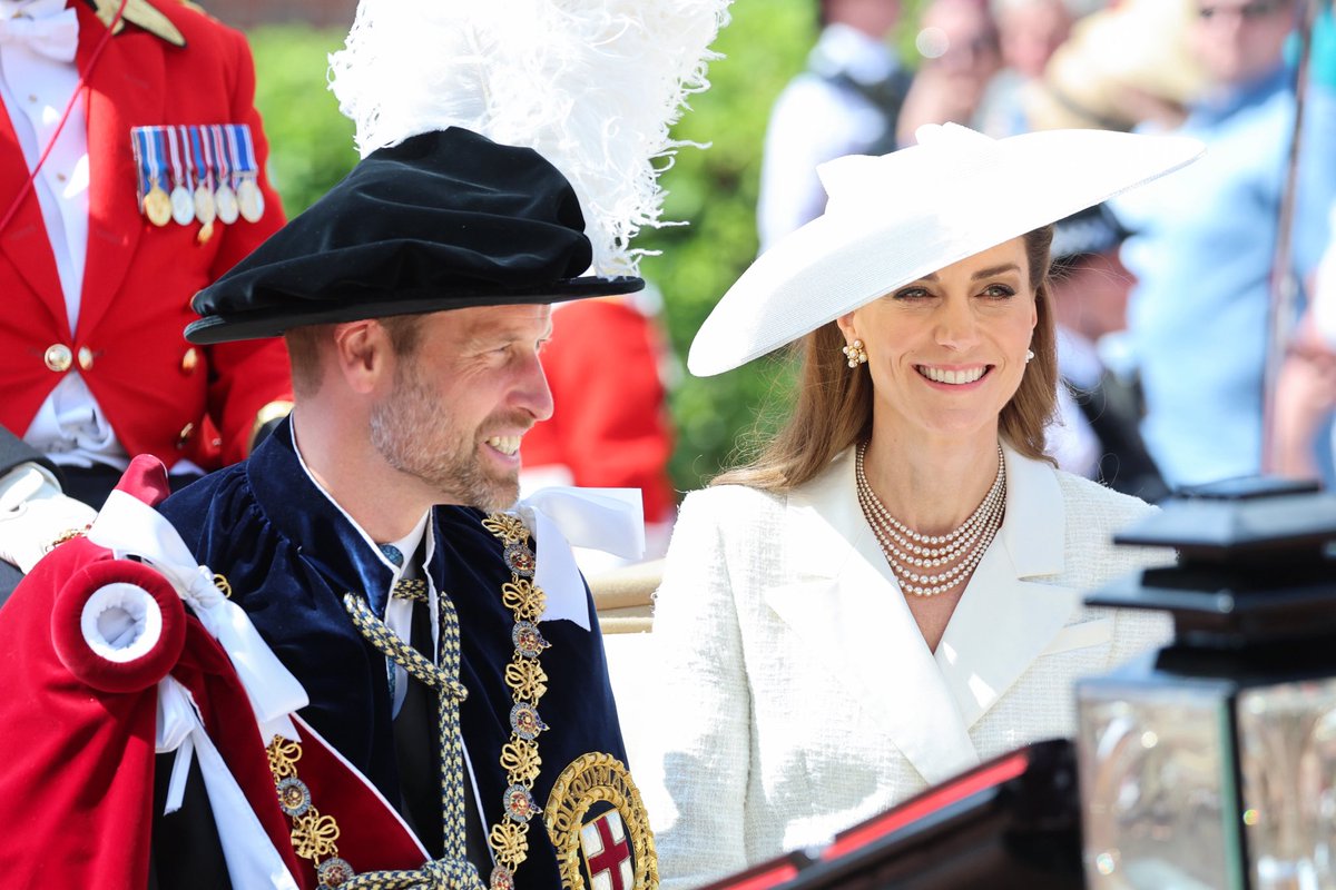 RoyalFamily's tweet photo. The King and Queen, and Members of the Royal Family, at St George’s Chapel in Windsor today for the annual Garter Day service and procession. https://t.co/iTteSmS1tE