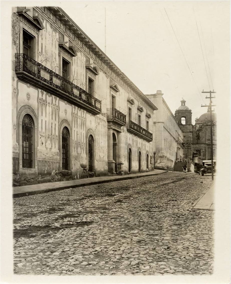 #RLV: 137-104

Junio 16 de 1885
El licenciado Guadalupe, don Lupe, López Velarde es Juez de distrito, en el partido de Jerez.
El abogado realizó parte de sus estudios en el Instituto Literario de Zacatecas [Foto], otros, los previos, fue en el Seminario Conciliar de la diócesis.