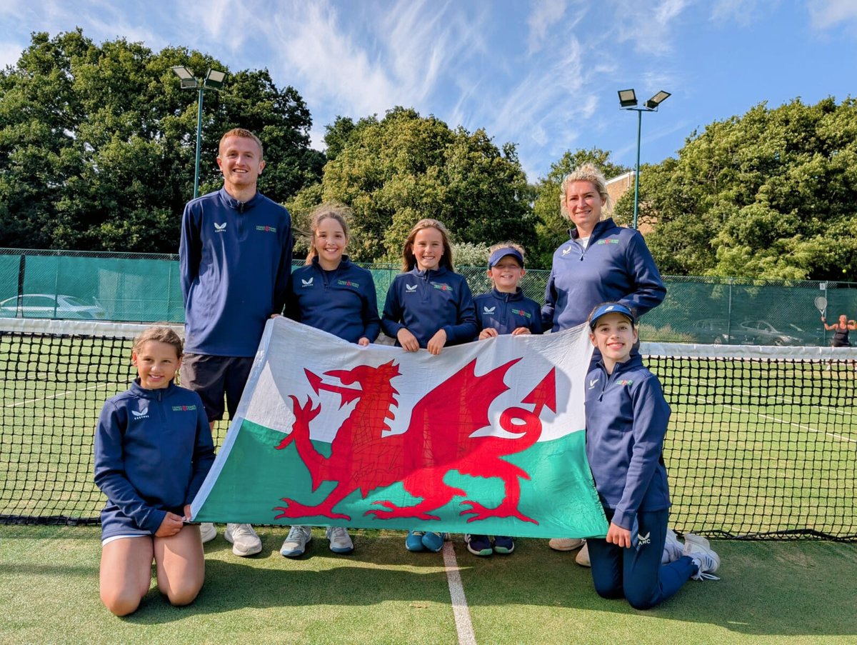 Well done to the U11 South Wales Girls County Cup Team! 🎾

The South Wales girls come out on top of their group in Dorset. 

Huge shout out to all the players for their brilliant performances, and a big thank you to the parents, and coaches

#LTACountyCup #TennisWales