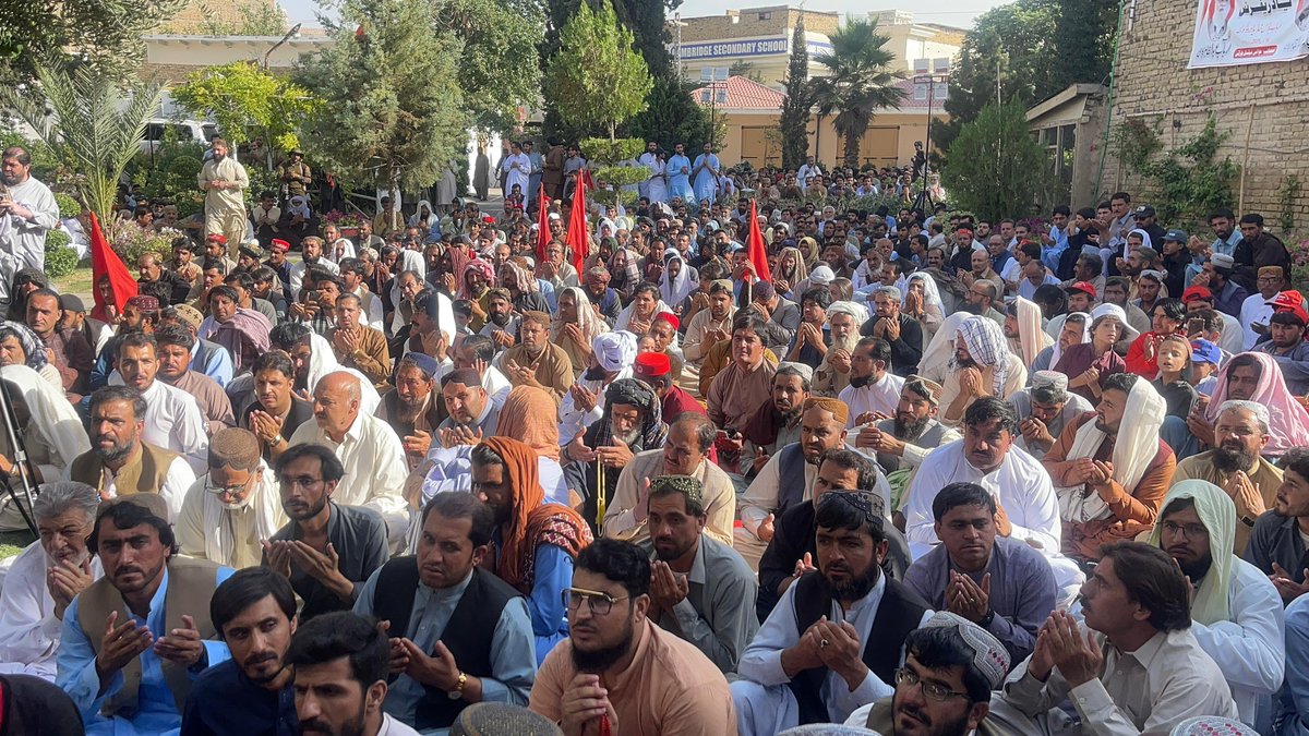 کوئٹہ:عوامی نیشنل پارٹی کے مرکزی صدر سینیٹر ایمل ولی خان نے نواب ارباب عبدالقادر کاسی کی 26ویں اور نواب ارباب عبدالظاہر کاسی کی پہلی برسی کی تقریب میں شرکت کی۔ تقریب میں نواب ارباب عبدالقادر کاسی اور نواب ارباب عبدالظاہر کاسی کے ایصالِ ثواب اور بلند درجات کے لیے دعا کی گئی۔