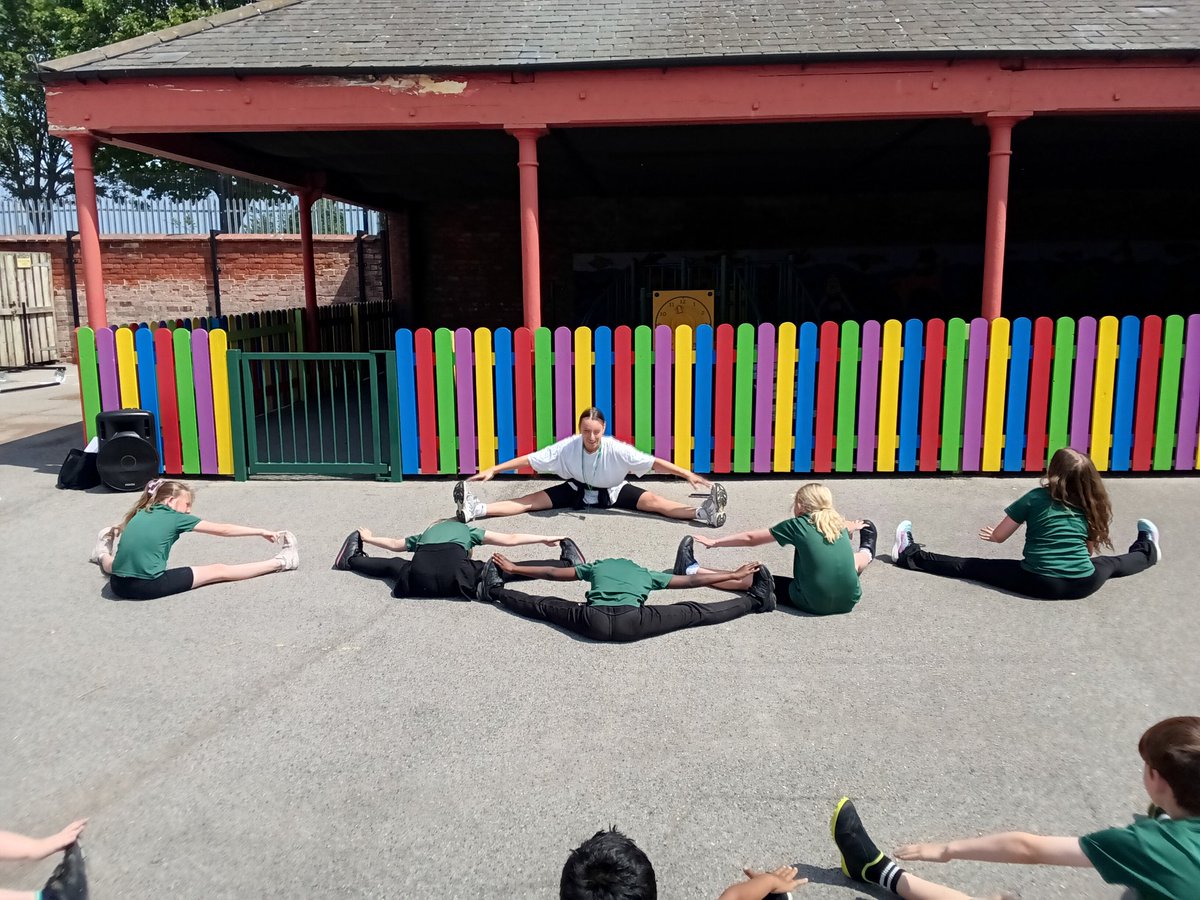 QuayAcademy's tweet photo. Year 4 taking part in their 1st dance session 'inspire' with the Children's University. @QuayPrincipal @childrensuni @Dret_Enrichment https://t.co/NSih4uDPON