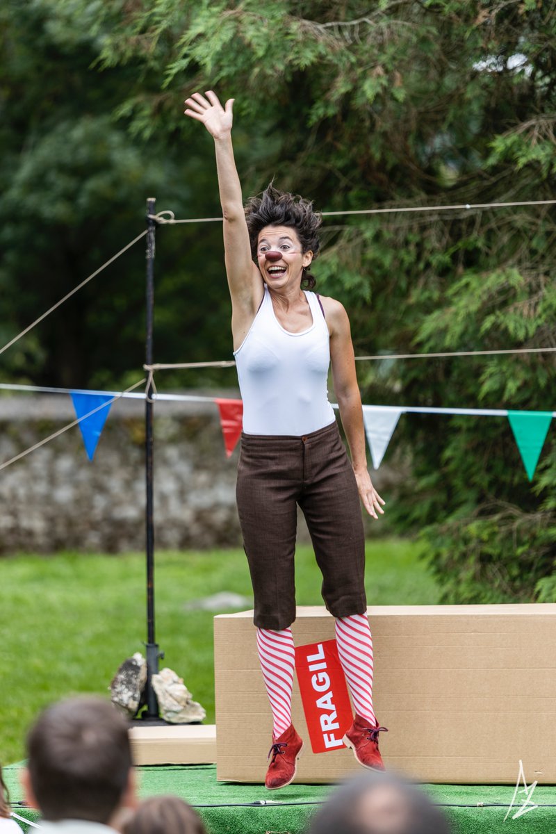 AU Agenda Urbana (@auagenda) on Twitter photo 🎭 Acrobàcies i malabars a l’aire lliure al festival <a href="/contorsionsficv/">Contorsions Festival de Circ de València</a>, música i arts escèniques al Port de Sagunt en eixa hora màgica entre el dia i la nit dins del festival #AlCrepuscle i Maria Andrés fent clown amb caixes de cartró a #Fràgil au-agenda.com/esceniques/ 🎭 Acrobàcies i malabars a l’aire lliure al festival <a href="/contorsionsficv/">Contorsions Festival de Circ de València</a>, música i arts escèniques al Port de Sagunt en eixa hora màgica entre el dia i la nit dins del festival #AlCrepuscle i Maria Andrés fent clown amb caixes de cartró a #Fràgil au-agenda.com/esceniques/