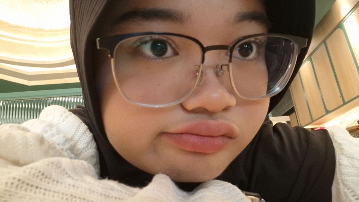 achiolovingjuyo's tweet image. "kamu ko blm balas aku?☹️"
"aku lagi di luar☹️"

#CSD #CARAT_SELCA_DAY #CARAT #SEVENTEEN #DK #DOKYEOM