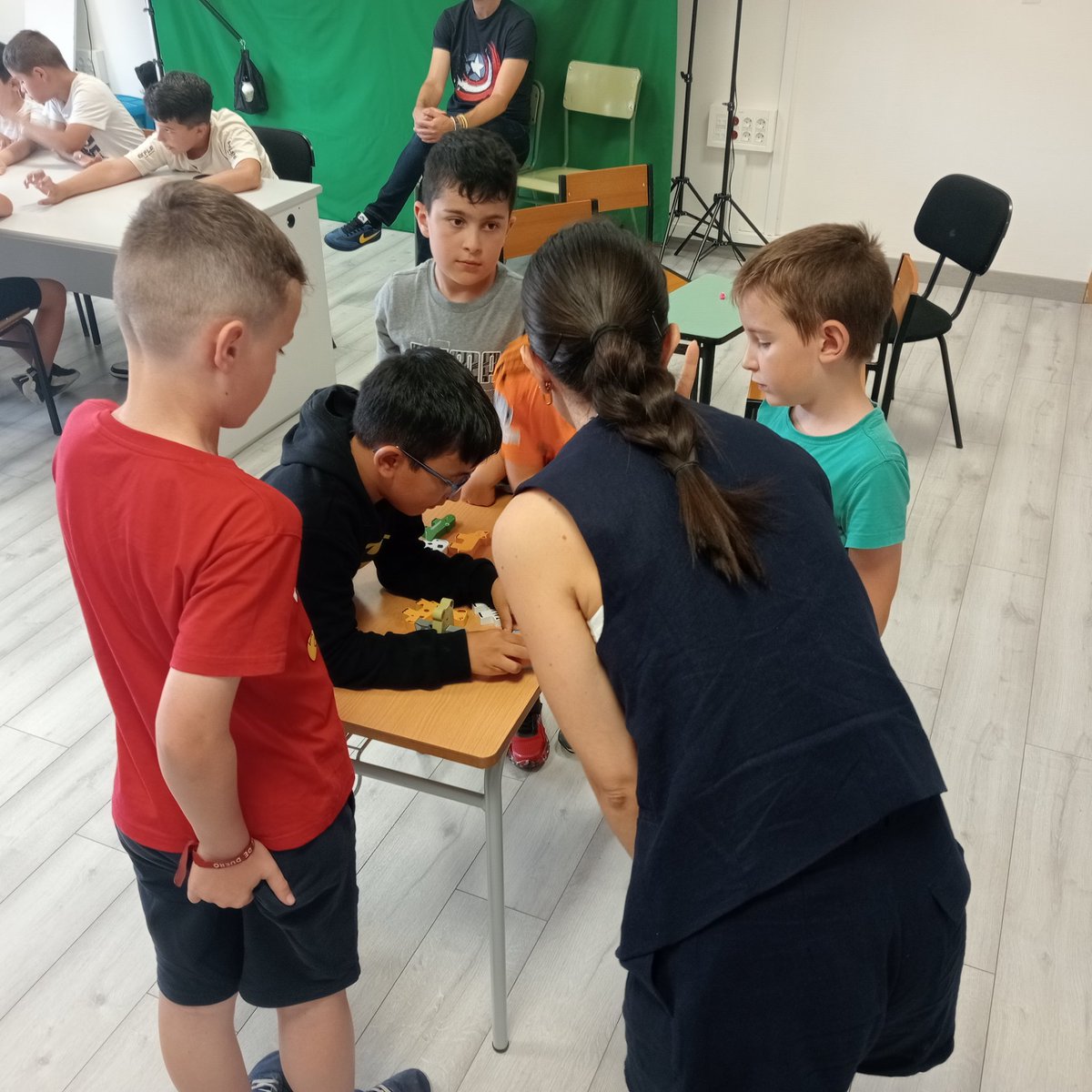 STrinidadZamora's tweet photo. 🎲 Descubrimos el poder del juego con #MarianAlonso #Logopeda
😉 Testeamos su propuesta lúdica para la mejora de habilidades lingüísticas y cognitivas
📌 Áreas clave:
✨ Atención
✨ Memoria de trabajo
✨ Flexibilidad cognitiva
✨ Regulación emocional
We ♥️ #ABJ
#NosCuidamos https://t.co/sqPPcXKczK