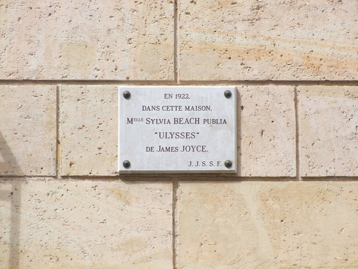 SimoninSuffolk's tweet photo. Today is Bloomsday, the day of which James Joyce's 'Ulysses' is set, 16 June 1904. A plaque in Rue de l'Odéon, Paris, marks the site of Shakespeare &amp; Company, the bookshop where Sylvia Beach published it in 1922. The building is now a high end fashion shop. https://t.co/SZ0hYsKLRF