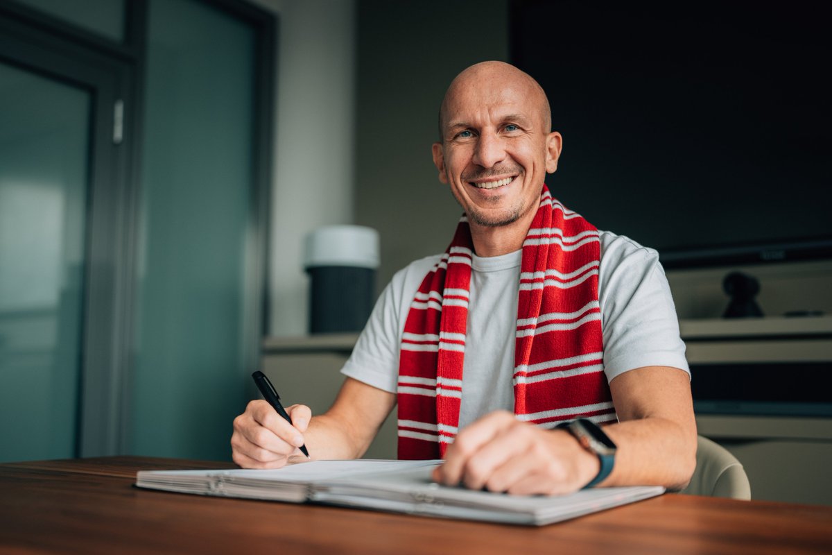 dargla's tweet photo. Bristol City are set to appoint Gerhard Struber as their new head coach.   The former Barnsley, Cologne, Red Bull Salzburg &amp; New York Red Bulls manager will be confirmed this week.  
(Via: @JPercyTelegraph

#BristolCity https://t.co/e9RU6GTN8h