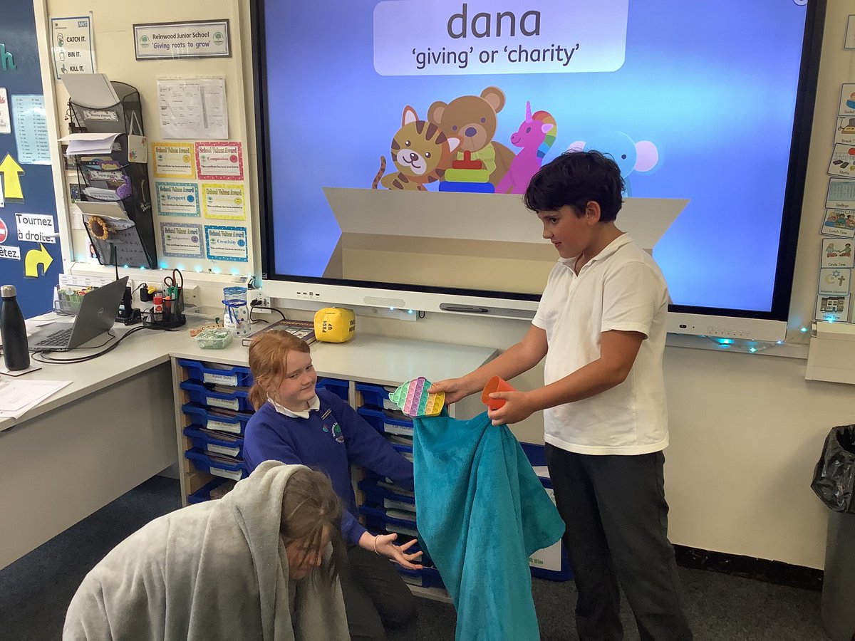 ReinwoodJuniors's tweet photo. #RJS5C have acted out a ‘selfless service’ in #RJSRE to show how Hindus can have good karma. https://t.co/iajtuOvYHg