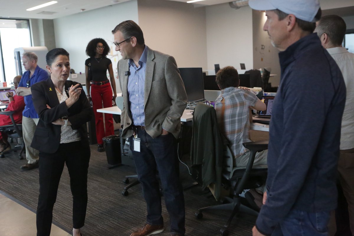 portalinno's tweet image. Thank you to @susanamendoza10 for touring Portal Chicago at Fulton Labs last week! It was great showing all of the great innovation occurring at Portal, and how startups working out of our space are positively impacting Illinois. #biotech