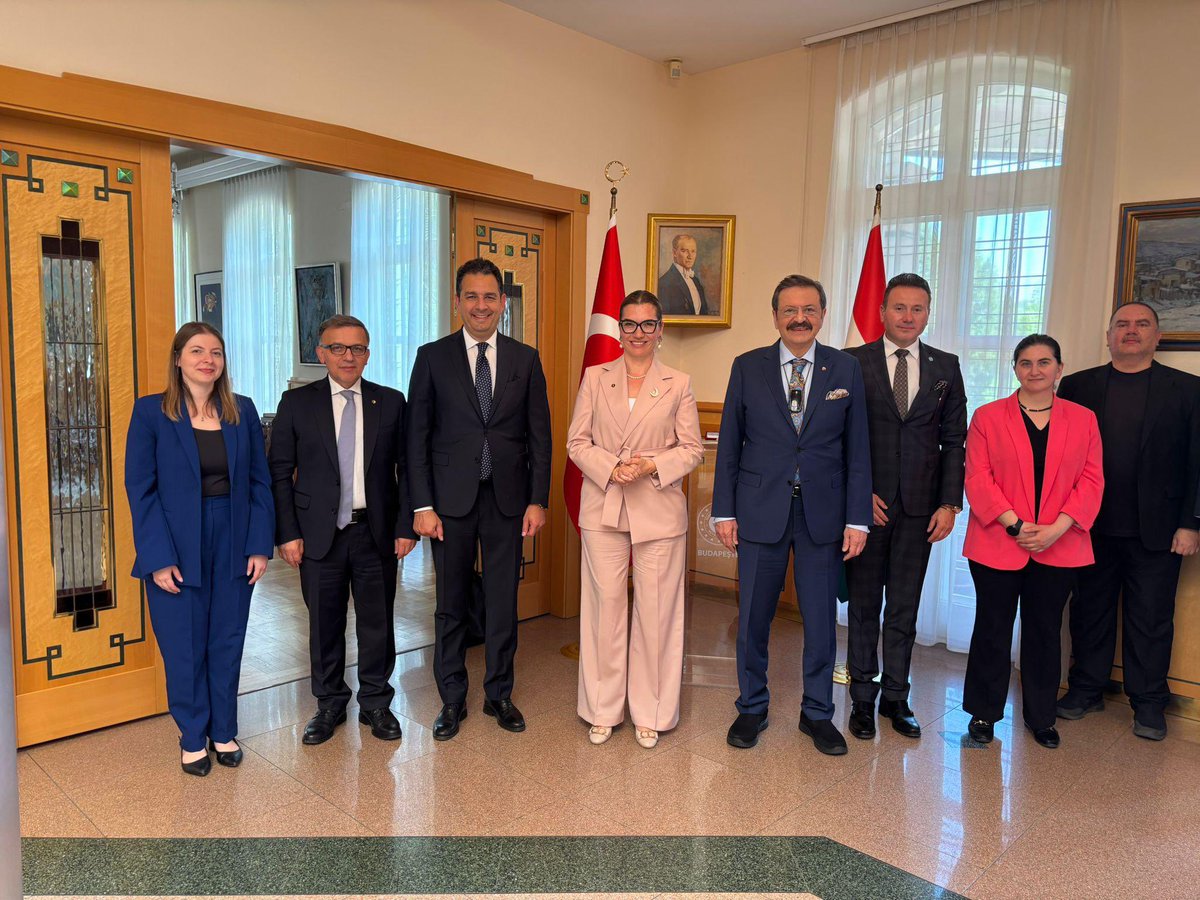 Rifat Hisarcıklıoğlu (@rhisarciklioglu) on Twitter photo Macaristan programımız kapsamında Budapeşte Büyükelçimiz Gülşen Karanis Ekşioğlu ile bir araya geldik.
Sayın Büyükelçimize nazik ev sahipliği için teşekkür ederiz. <a href="/TC_BudapesteBE/">Türkiye in Hungary</a> <a href="/GulsenKaranis/">Gülşen Karanis Ekşioğlu</a> Macaristan programımız kapsamında Budapeşte Büyükelçimiz Gülşen Karanis Ekşioğlu ile bir araya geldik.
Sayın Büyükelçimize nazik ev sahipliği için teşekkür ederiz. <a href="/TC_BudapesteBE/">Türkiye in Hungary</a> <a href="/GulsenKaranis/">Gülşen Karanis Ekşioğlu</a>