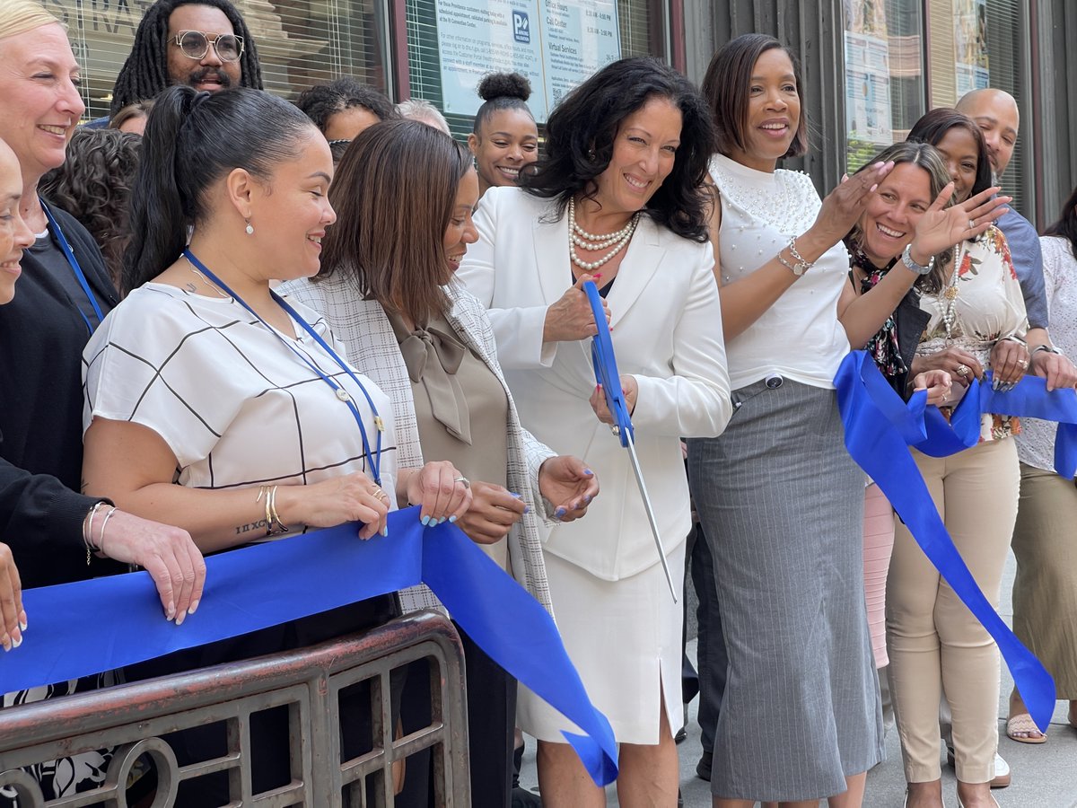RIHumanServices's tweet image. RI DHS is excited to announce the appointment-only Shepard Bldg. Office in Prov is now open! @LGSabinaMatos , Dir. Kimberly Merolla-Brito, staff & community partners celebrated with a ribbon cutting. Read more about the new space here: dhs.ri.gov/press-releases…