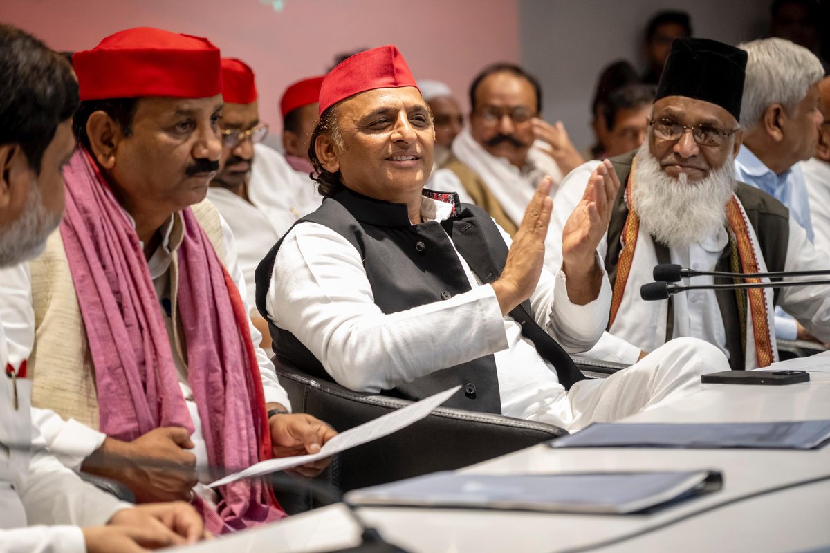 Akhilesh Yadav (@yadavakhilesh) on Twitter photo अपनी ‘पीडीए सरकार’ बनाएंगे 
फिर से सौहार्द के मेले लगाएंगे! अपनी ‘पीडीए सरकार’ बनाएंगे 
फिर से सौहार्द के मेले लगाएंगे!