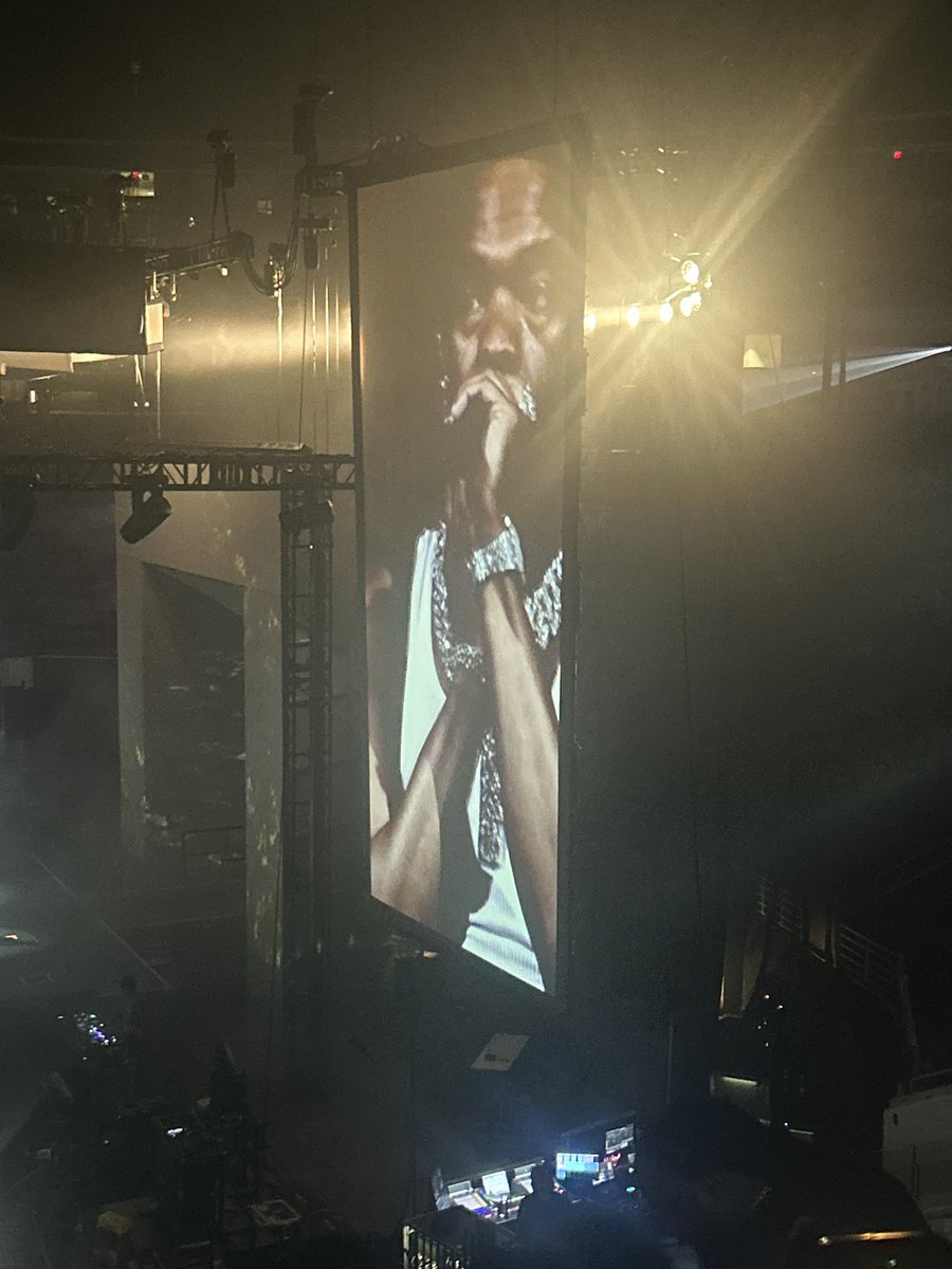 2luv_olyvia's tweet photo. i love you baby #WHAMTOURβ€οΈ https://t.co/coJ5UszlOf