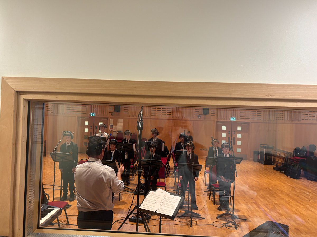 🎼We had a great time recording for <a href="/jjheller/">jjheller</a>! We can't wait to hear the finished tracks. 🎙️🎶
#jjheller #recording #Singing #music