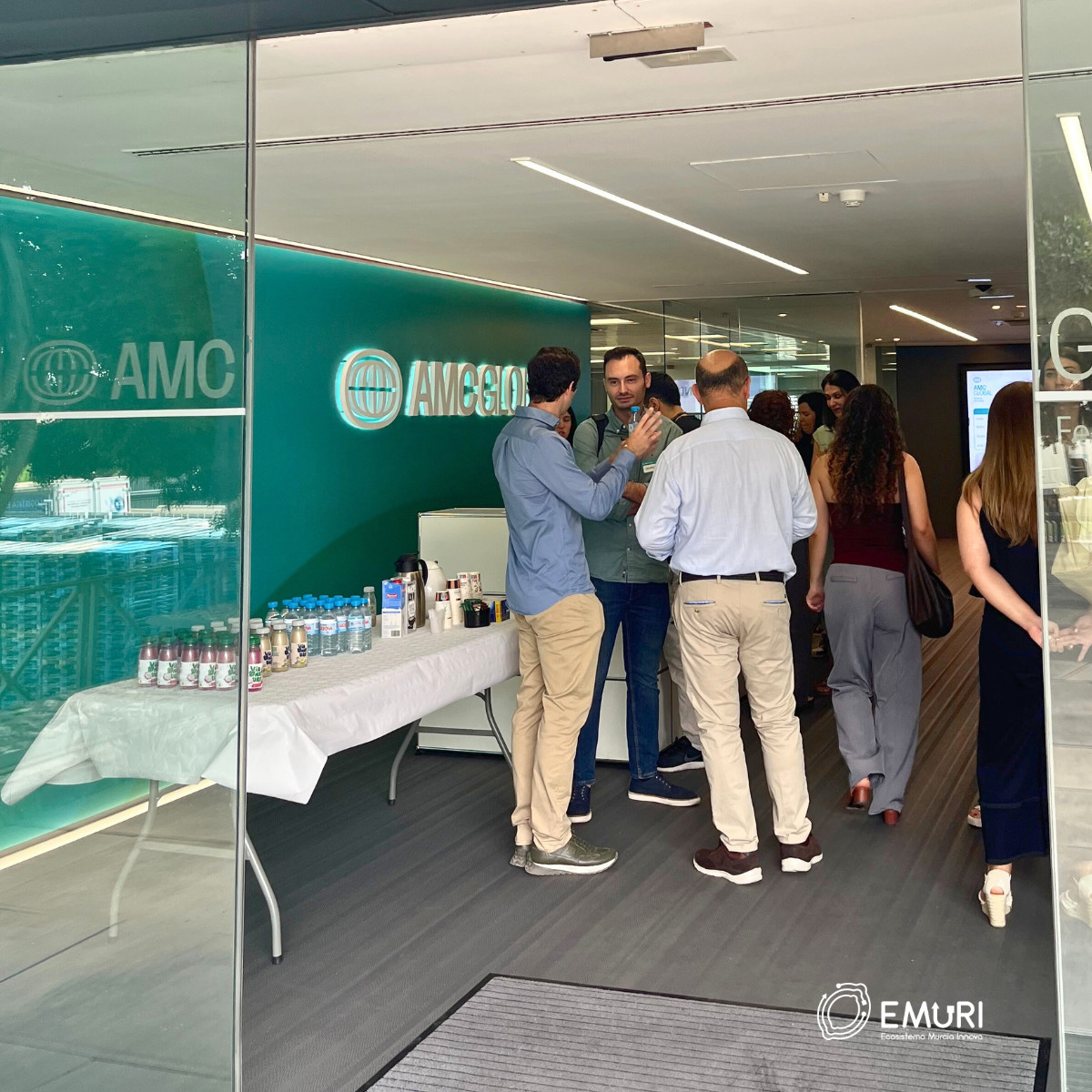 EmuriInnova's tweet image. 🎓 El pasado viernes pusimos el broche final a nuestros cursos de #InteligenciaArtifical junto a nuestras #empresaspatronas con una visita a las instalaciones de #AMCGLOBAL.
¡Gracias a todos los que lo habéis hecho posible! 👥
#IA #Innovación #EMURI #Patronos #Networking