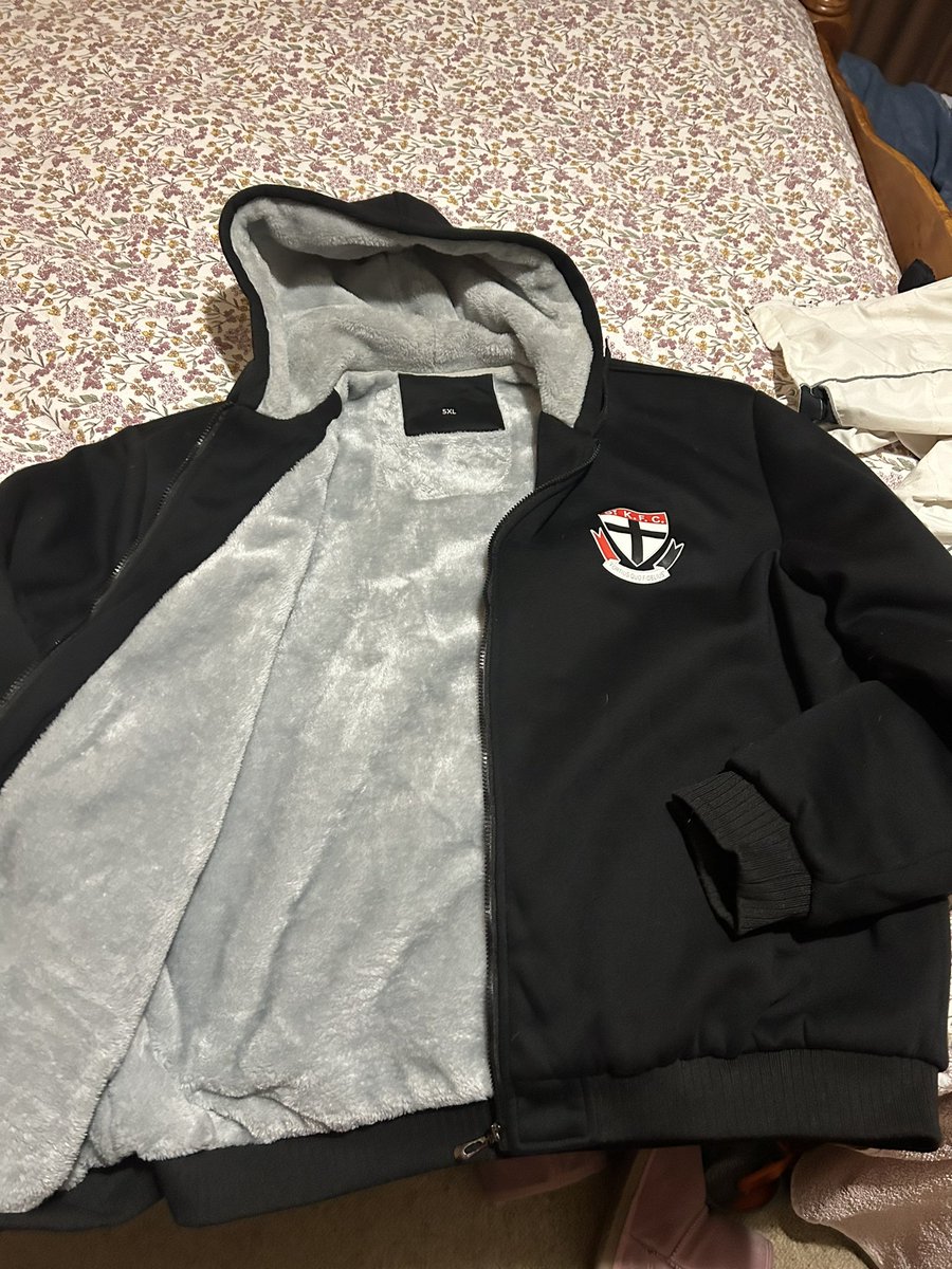 FB marketplace score! Fleecy lined St Kilda jacket for $15 - brand new and so warm! RRP is around the $150 mark.