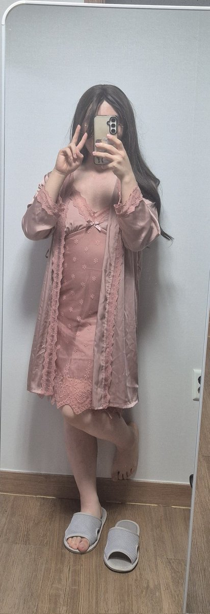 고생햇으니... 잠이란걸 자야지.. 오랜만에 입어본다!!!!🤣🤣
조끔 .. 어색....ㅎ